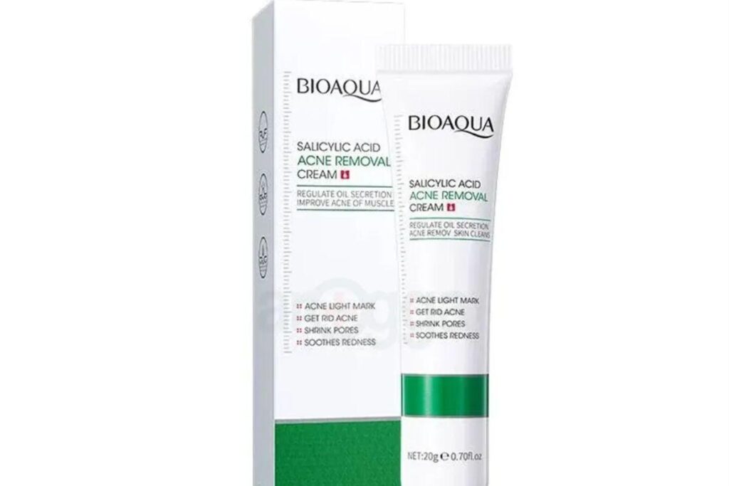 ব্রণ ও কালো দাগ দূর করার জন্য Bioaqua Acne Removal Cream ক্রিমের নাম, দাম, উৎস এবং ব্যবহার পদ্ধতি সম্পর্কে দেখানো হয়েছে।