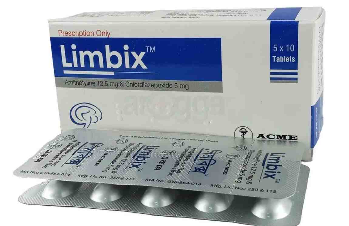 Limbix কি কাজ করে তা বোঝানো একটি ছবি, যেখানে মস্তিষ্কের দুটি অবস্থা দেখানো হয়েছে - একটি শান্ত যা উদ্বেগ কমে যাওয়া নির্দেশ করে এবং অন্যটি উজ্জ্বল যা উন্নত মেজাজ ও ডিপ্রেশন কমার ইঙ্গিত দেয়, মাঝখানে লিম্বিক্স ট্যাবলেটটি এই ভারসাম্য রক্ষার প্রতীক। বাংলাদেশে লিম্বিক্সের দাম এবং এর কয়েকটি বিকল্প ঔষধের নামও উল্লেখ করা হয়েছে।