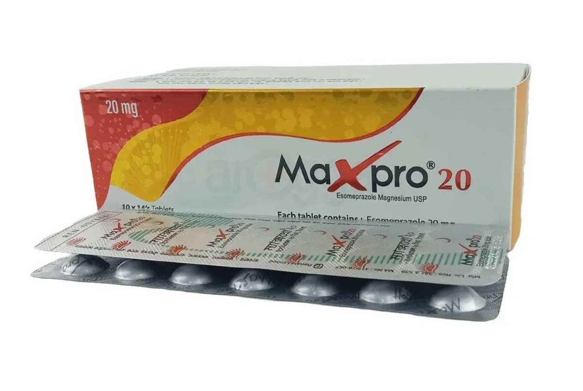 সাদা প্যাকেজের উপর সবুজ অক্ষরে "Maxpro 20" লেখা একটি ঔষধের পাতা দেখা যাচ্ছে। নিচে ছোট করে প্রস্তুতকারক কোম্পানির নাম "Renata Limited" উল্লেখ আছে। এটি পেটের অ্যাসিড কমানোর ঔষধ এবং ইসোমেপ্রাজোল এর মূল উপাদান।