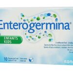 Enterogermina-র ভায়াল এবং একটি চামচ যেখানে enterogermina খাওয়ার জন্য প্রস্তুত করা হচ্ছে। এটি enterogermina খাওয়ার নিয়ম বোঝাতে সাহায্য করে এবং পেটের স্বাস্থ্য সুরক্ষায় এর গুরুত্ব তুলে ধরে।